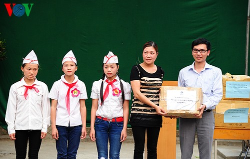 Đoàn viên thanh niên khối cơ quan báo chí thăm, tặng quà người dân vùng cao Vị Xuyên - ảnh 5